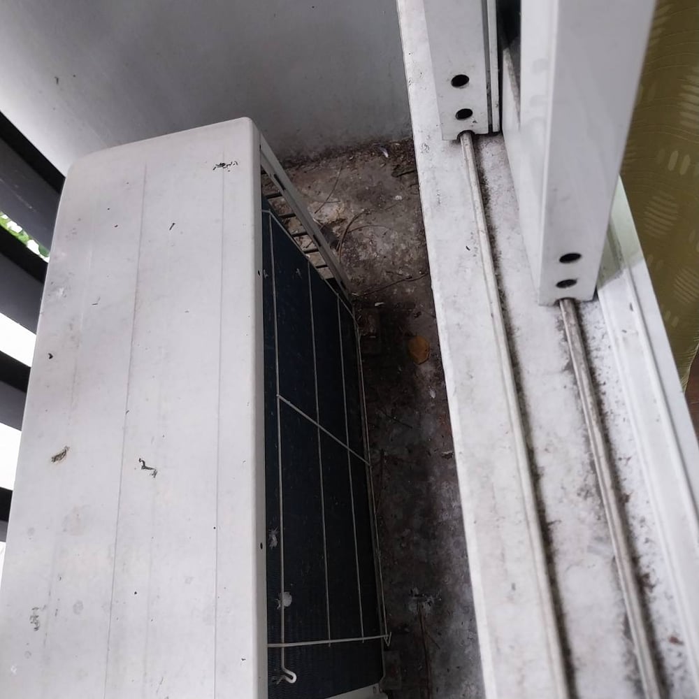 Ngamwongwan 43 Condo Balcony Cleaning