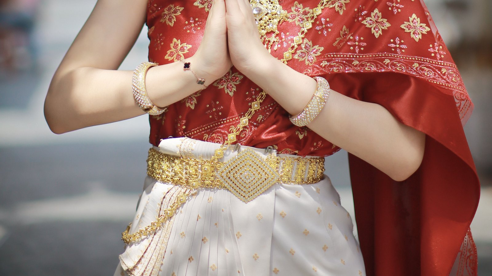 Married to a Thai? You Only Need 400,000 Baht for Long-Term Visa