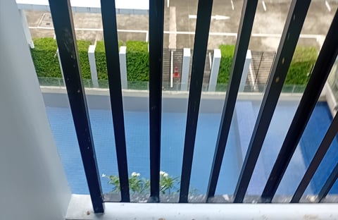 ทำความสะอาดระเบียงขี้นกที่ Double Lake Condominium